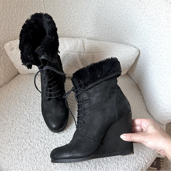 Boutique 9 Distance Black Leather Wedge Lace up Fur Boot 8 - Picture 1 of 6